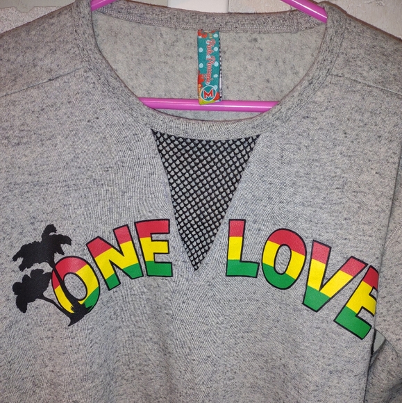 One Love Jamaican crop sweatshirt, medium, FINAL PRICE DROP ๐ง๐ง๐ง๐ง๐ง๐ง - Picture 2 of 6